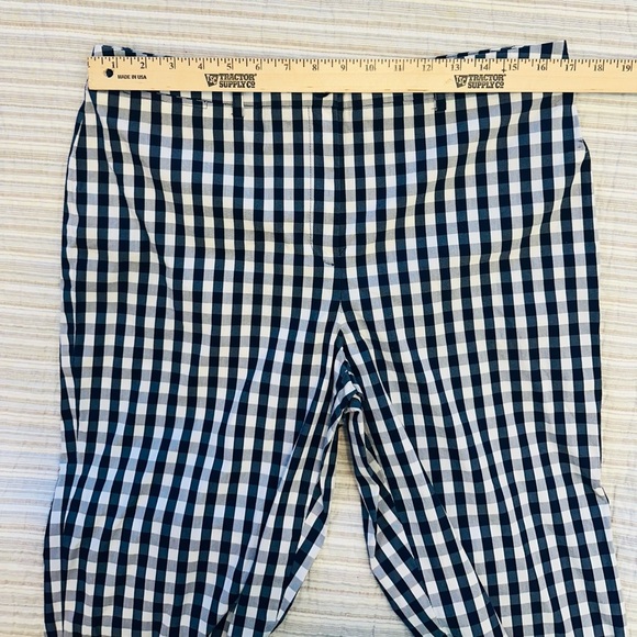 Jones New York Signature Blue And White Plaid Capri’s, Size 12 - Picture 6 of 9